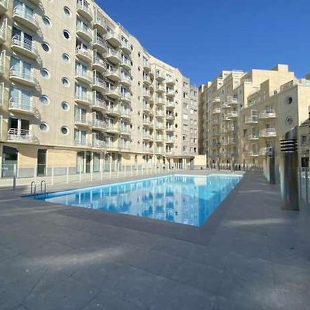 Appartement Met Zeezicht, Zwembad & Garage ออสเทนด์ ภายนอก รูปภาพ