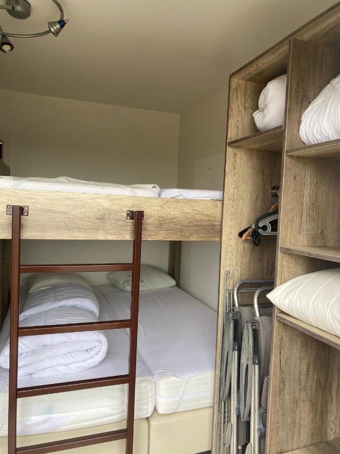 Appartement Met Zeezicht, Zwembad & Garage ออสเทนด์ ภายนอก รูปภาพ