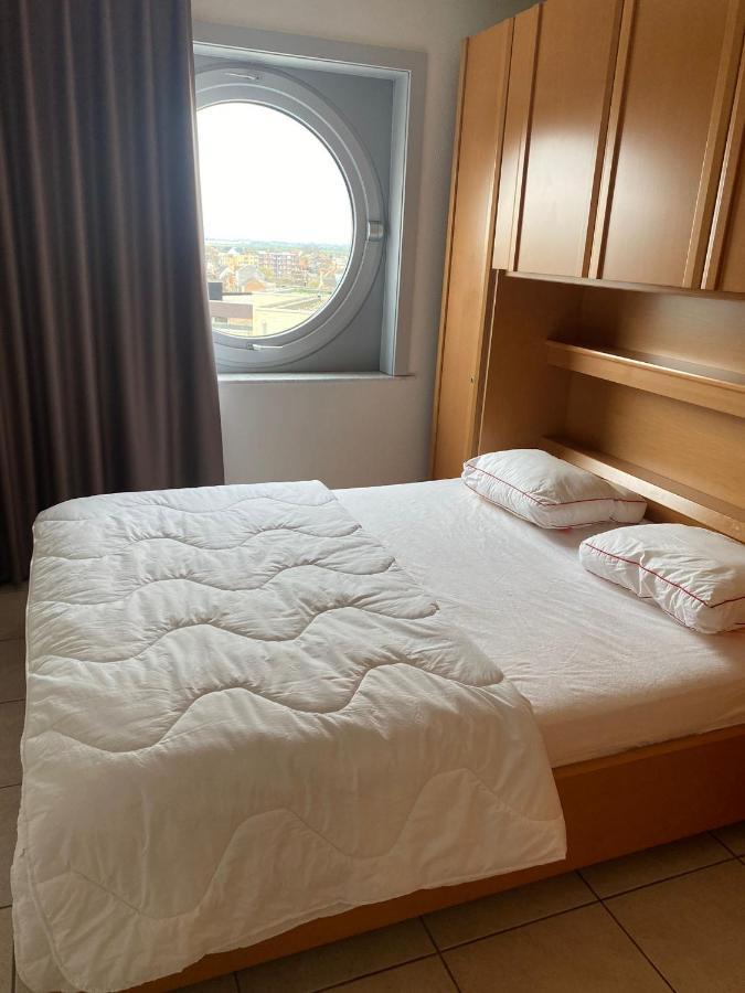 Appartement Met Zeezicht, Zwembad & Garage ออสเทนด์ ภายนอก รูปภาพ