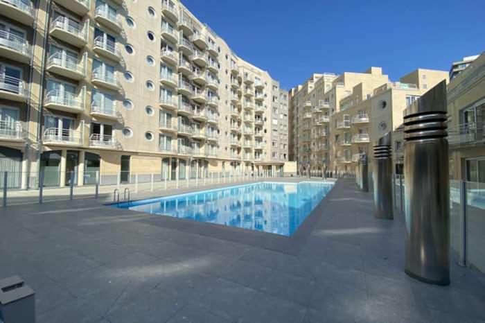 Appartement Met Zeezicht, Zwembad & Garage ออสเทนด์ ภายนอก รูปภาพ