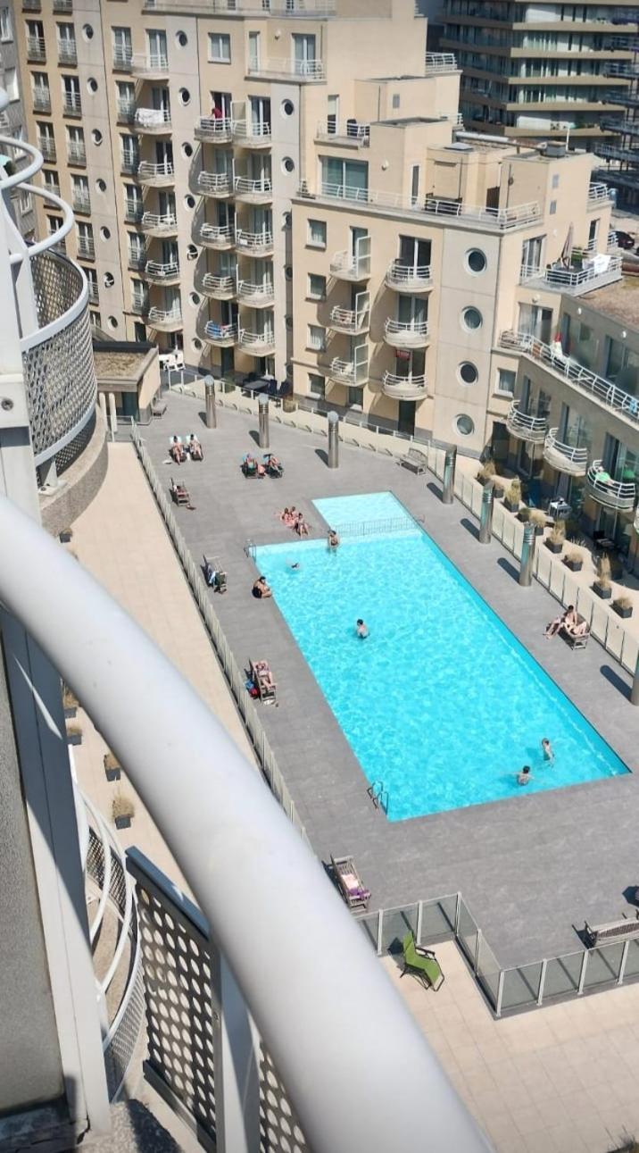 Appartement Met Zeezicht, Zwembad & Garage ออสเทนด์ ภายนอก รูปภาพ