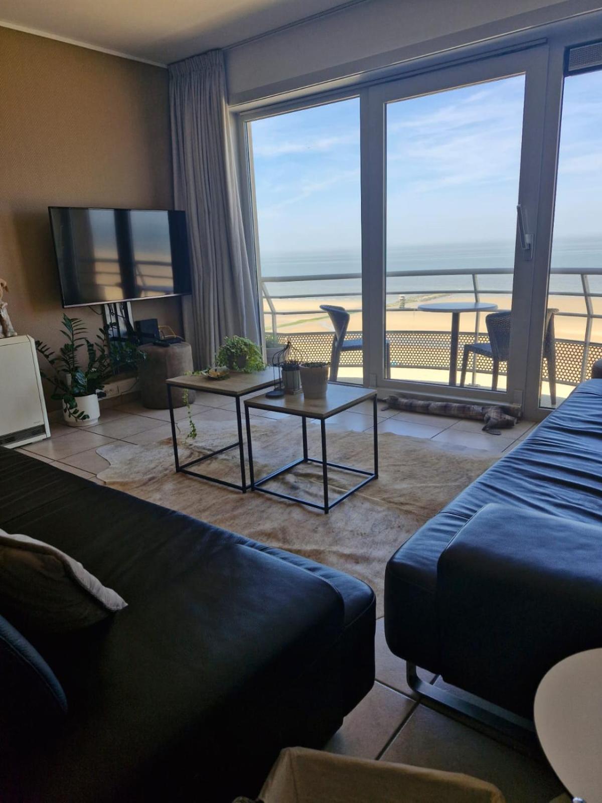 Appartement Met Zeezicht, Zwembad & Garage ออสเทนด์ ภายนอก รูปภาพ